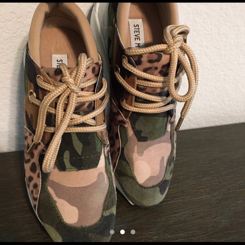 Steve Madden Camo cliffs 6.5
